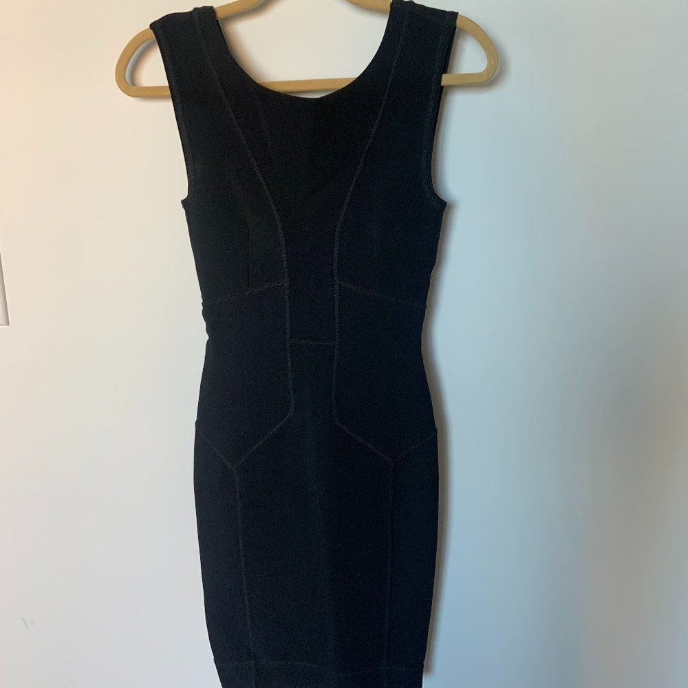 French Connection Size 2 Black Dress Scoop Neck Short Sleeve Slimming